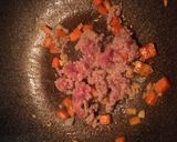 รูปขั้นตอนการทำที่ 3 ของ เห็ดออรินจิหมูสับผัดขึ้นฉ่าย สูตรนี้ใช้เครื่องปรุงโซเดียมต่ำค่ะ