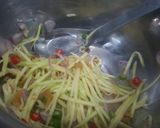 รูปขั้นตอนการทำที่ 3 ของ ไข่เจียวกรอบยำมะม่วง🍋🍳