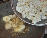 A picture of step 7 of Cauliflower dry veg 😋.