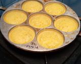 Foto langkah ke 3 dari resep Martabak Manis Mini.