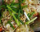 รูปขั้นตอนการทำที่ 8 ของ กะหล่ำปลีผัดไข่หมูกุ้ง