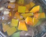 Foto langkah ke 2 dari resep Soup Babi labu kuning.