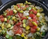 Foto del paso 6 de la receta: Filet de merluza con verduras salteadas