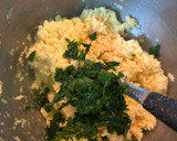 Foto del paso 3 de la receta: Dumplings rellenos de queso y perejil