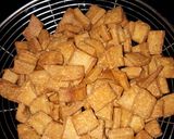 थ्री शेप नमकपारे (काजू शेप, मिनी नमकपारे, लम्बे नमकपारे)(three shape namakpare recipe in hindi) रेसिपी चरण 7 फोटो