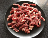 Foto del paso 2 de la receta: Ternera con pimientos y encebolla