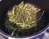 Une image de l'étape 4 de Bouillon aux aulx et herbes aromatiques du jardin.