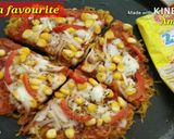 A picture of step 4 of Maggi pizza.