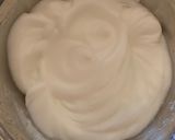 Bögrés piskóta savanyú gyümölcsökkel és dióval recept fázis 3 fotója