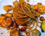 Foto del paso 7 de la receta: Spaguetini, langostinos y sepia con cacahuetes
