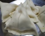A picture of step 5 of Bazaari aloo samosa.