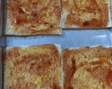 Foto langkah ke 1 dari resep Roti Bakar Sosis Keju Quick Melt.