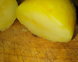 Foto del paso 4 de la receta: Patatas fritas con salsa de pepino