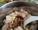 A picture of step 2 of Braised Pork (Rice Cooker Version).