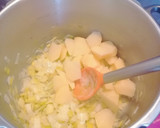 Foto del paso 2 de la receta: Crema de puerro con dados de queso gorgonzola
