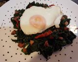 Foto del paso 6 de la receta Espinacas con jamón, lentejas y huevo a la plancha