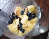A picture of step 2 of Blueberry mango and banana smoothie #themechallenge.