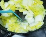 A picture of step 8 of Pan Fry Garlic Baby Chinese Cabbage 蒜蓉炒娃娃菜.