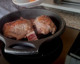 Foto del paso 4 de la receta: Carrillera de Cerdo con Garbanzos