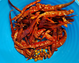Foto del paso 2 de la receta: Salsa macha con chicharrón de Habanero