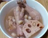 A picture of step 2 of Chicken feet peanut& lotus root soup.