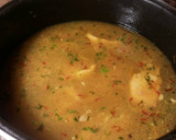 Foto del paso 10 de la receta: Lomo de cordero, con cebollas caramelizda, cirulas, pasas y crujiente de almendras