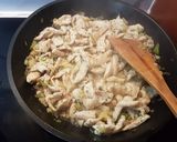 Póréhagymás brokkolis csirkemell tejszínnel recept fázis 3 fotója