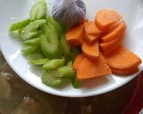 Gambar langkah 4 resipi Sup Daging & Urat Keting.