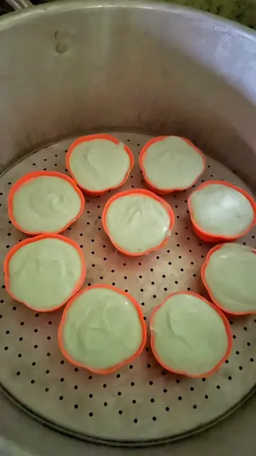 Langkah-langkah untuk membuat Cara membuat Bolu kukus 2 telur