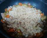 Foto del paso 5 de la receta: Arroz con calabacín y salsa de soja