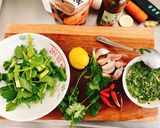 Foto langkah ke 2 dari resep Thai steamed fish with lime and garlic.