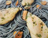 Foto del paso 6 de la receta: Spaghetti al nero di sepia con huevas al ajillo
