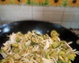 A picture of step 1 of Chana dal karela.