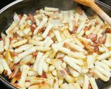 Baconos hagymás nudli recept fázis 5 fotója