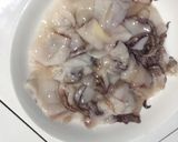 Hình bước làm 2 của món Bông hẹ xào mực