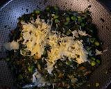 Foto del paso 3 de la receta: Espinaca salteada con vegetales y huevo