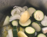 Foto del paso 3 de la receta: Crema de calabacín, sin lácteos 🌱 veggie 🌱