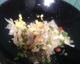 Foto langkah ke 2 dari resep Mie goreng jamur.
