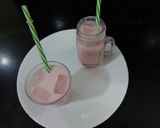 A picture of step 2 of Rose sweet lassi.