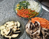Foto del paso 1 de la receta: Wok de vegetales y espaguetis 🍆🥕🧅🫑