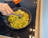 Foto del paso 3 de la receta: Ensalada de pasta con repollo y salsa de yogur