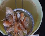 Foto langkah ke 2 dari resep Sup Bihun Udang.