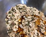 Hình bước làm 1 của món Granola - công thức Justonecookbook