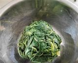 Foto langkah ke 1 dari resep Daun Singkong Santan.