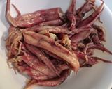 Foto langkah ke 1 dari resep Tumis Cumi Asin.