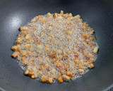 Foto del paso 1 de la receta: Chicharrones de secreto ibérico con setas y arroz en paella