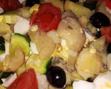 صورة لخطوة 3 من وصفة سلطة البطاطا 🥔🥒🍅