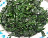 Foto langkah ke 1 dari resep Oseng Daun Pepaya Jepang Kaldu Udang.
