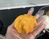 Hình bước làm 5 của món Bánh Dẻo Nhân Sen Nhuyễn Trứng Muối
