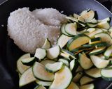 Foto del paso 1 de la receta: Salteado🍛🍲🌽 de maiz tierno, coliflor y calabacin con salsa de tomate casera🍱🥦🍅